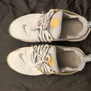 Nike Kids Gray Sneakers (c)